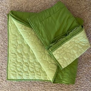 Green quilted comforter.